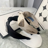 Triangular-Shaped Knotting Wide-Edge Headband, a Fashionable and Elegant Twisted Hairband with a Knot Design.