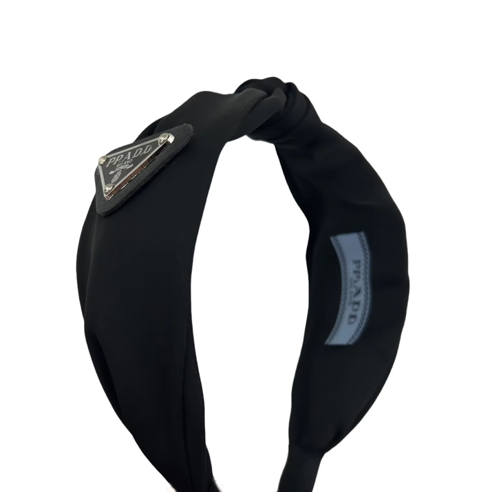 Triangular-Shaped Knotting Wide-Edge Headband, a Fashionable and Elegant Twisted Hairband with a Knot Design.